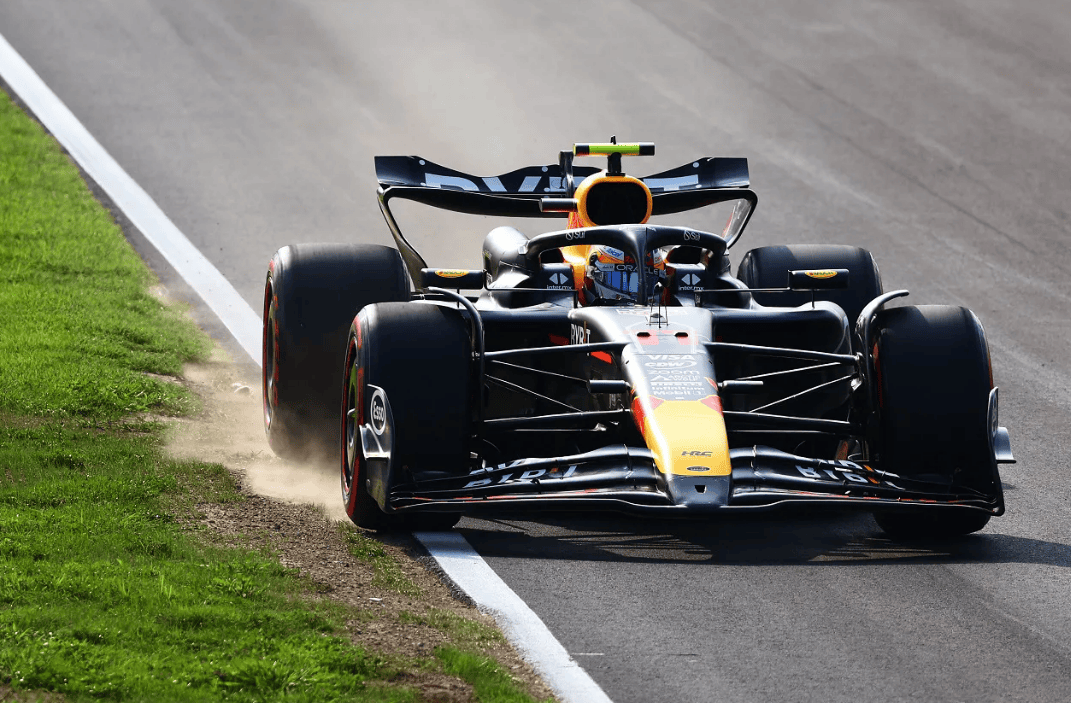 迈凯伦逆转阿斯顿马丁,佩雷兹扛起全队 迈凯伦逆转阿斯顿马丁,佩雷兹扛起全队