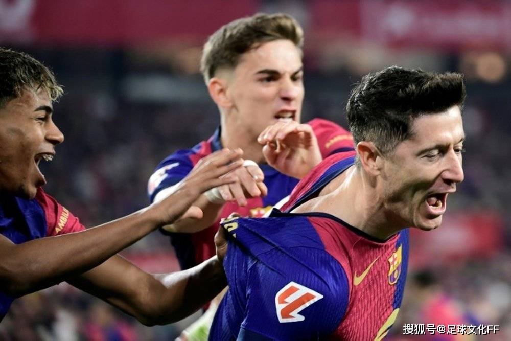 塞维利亚鏖战西班牙，莱万关键制胜