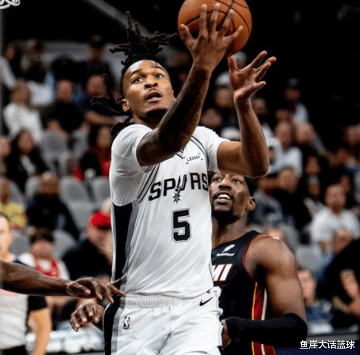 希腊男篮鏖战湖人B队,阿德巴约高光表现 希腊男篮鏖战湖人B队,阿德巴约高光表现