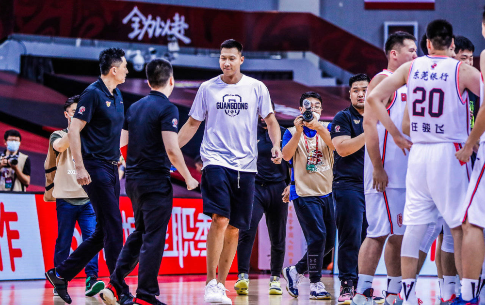 广东队逆转北京队，易建联状态火热