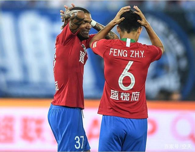 大连人士气高涨，力争客场夺得胜利